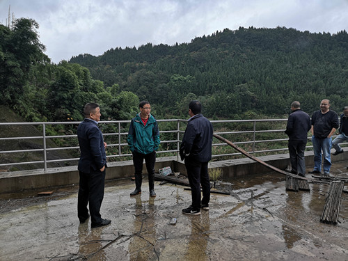 ����{���ϳ����9�˶��fɽ������